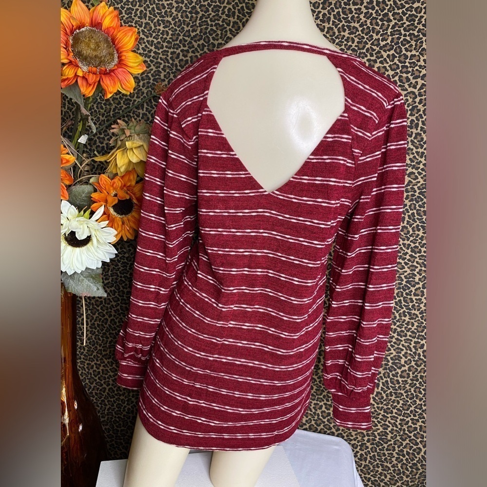 🌴3/$30🌴DOE & RAE Red Striped Long Balloon Sleeve Open Keyhole Back Top NWT - Picture 9 of 13